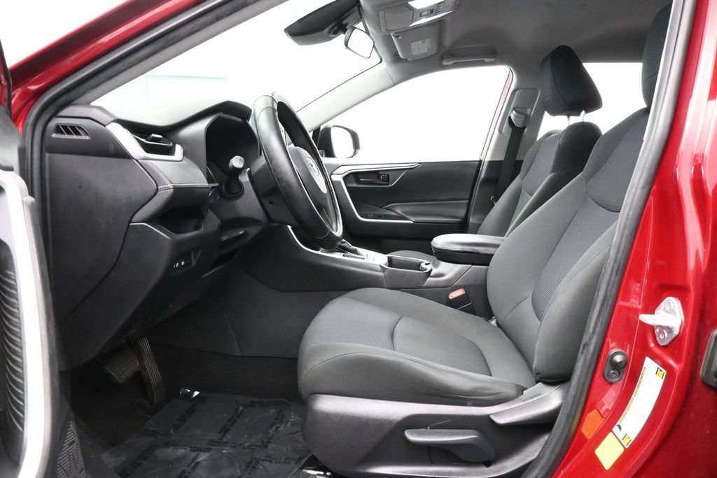 Used 2021 Toyota RAV4 LE FWD image 11