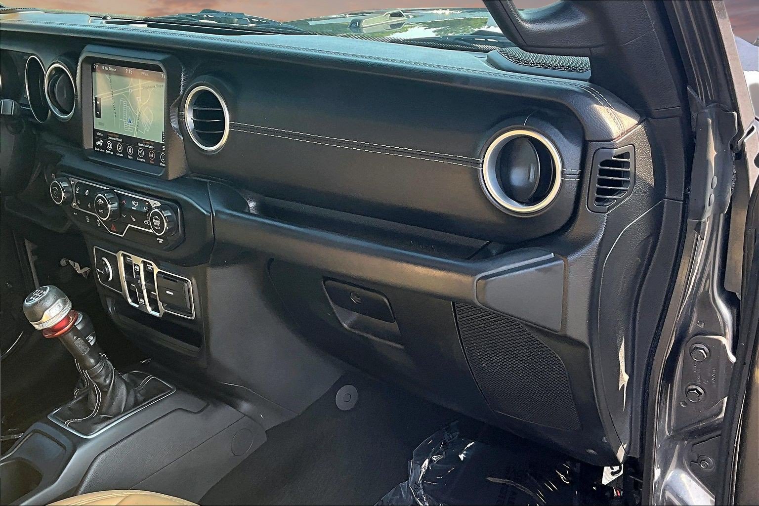 Used 2018 Jeep Wrangler Unlimited Sahara AWD/4WD image 14