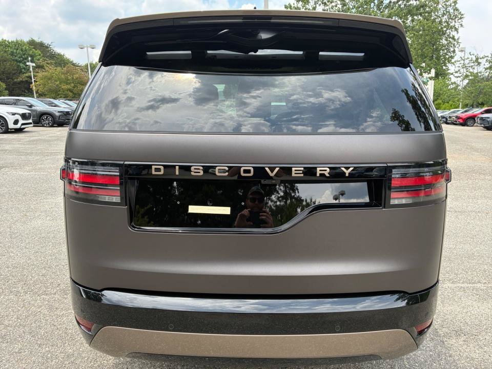 New 2026 Land Rover Discovery Limited Edition AWD/4WD image 14