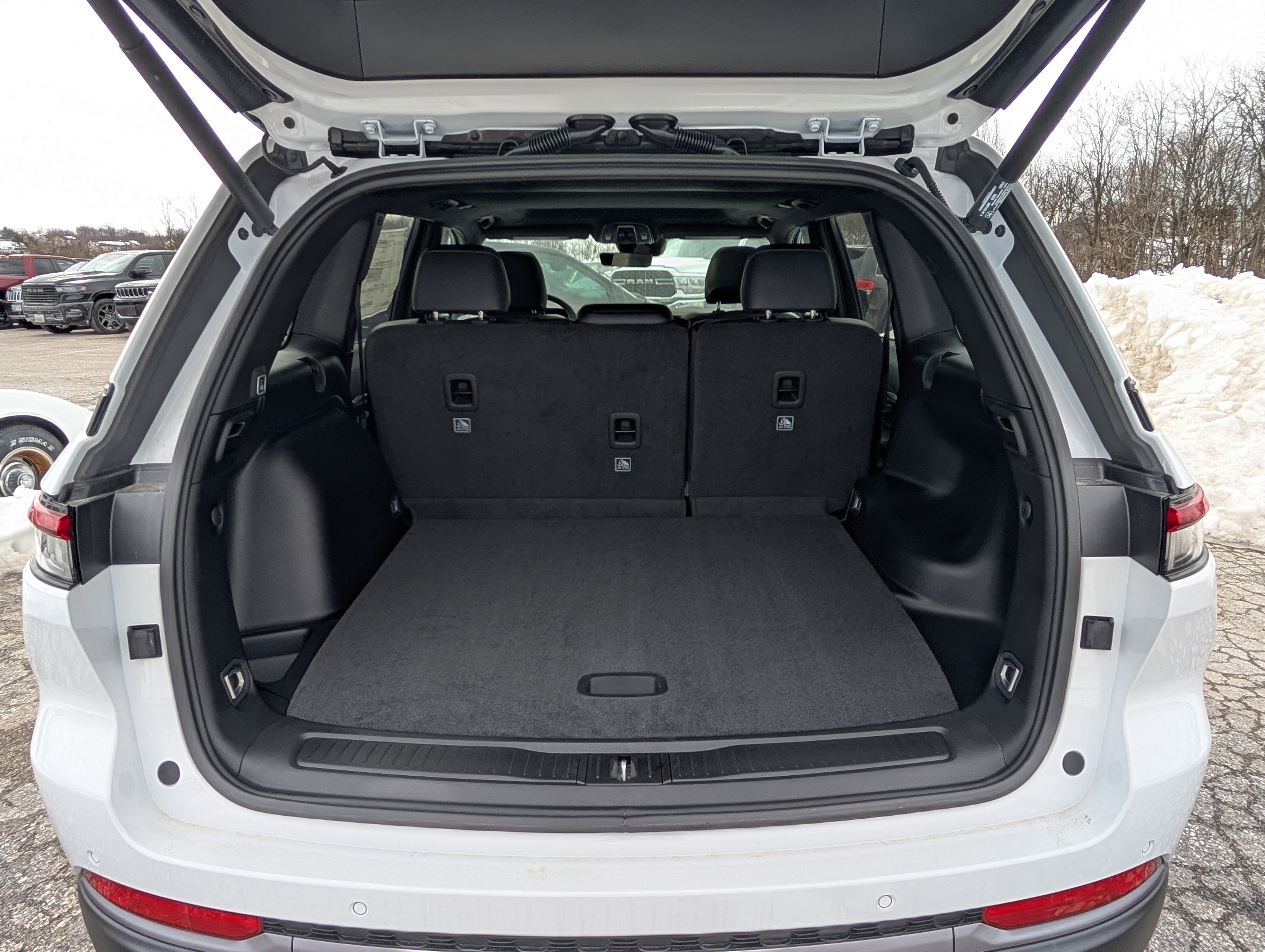 New 2026 Jeep Grand Cherokee Altitude image 8