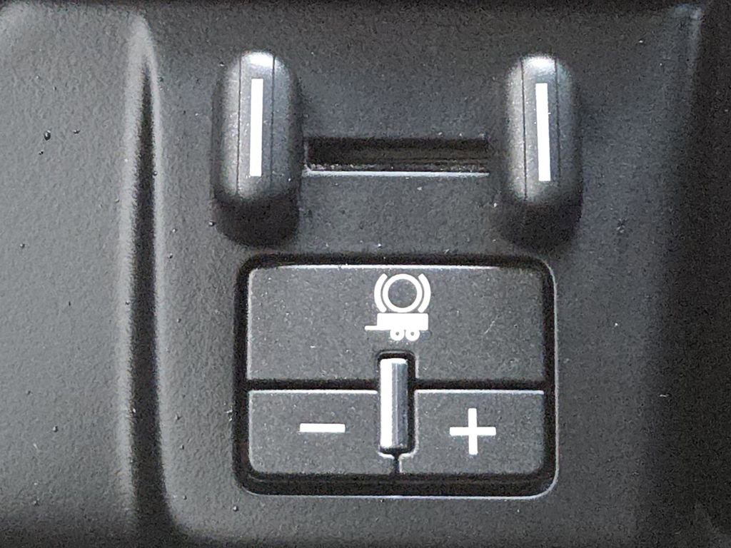 Used 2019 GMC Yukon XL Denali image 5