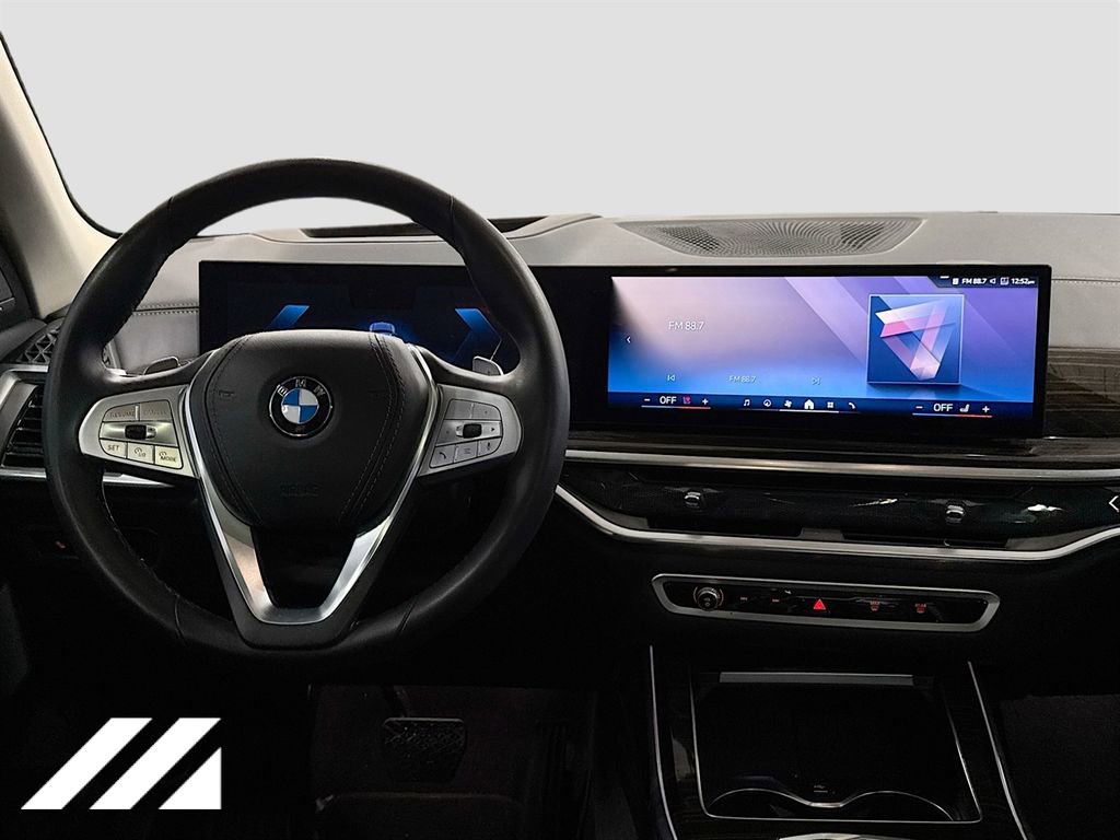 Used 2024 BMW X7 xDrive40i w/ Premium Package image 25