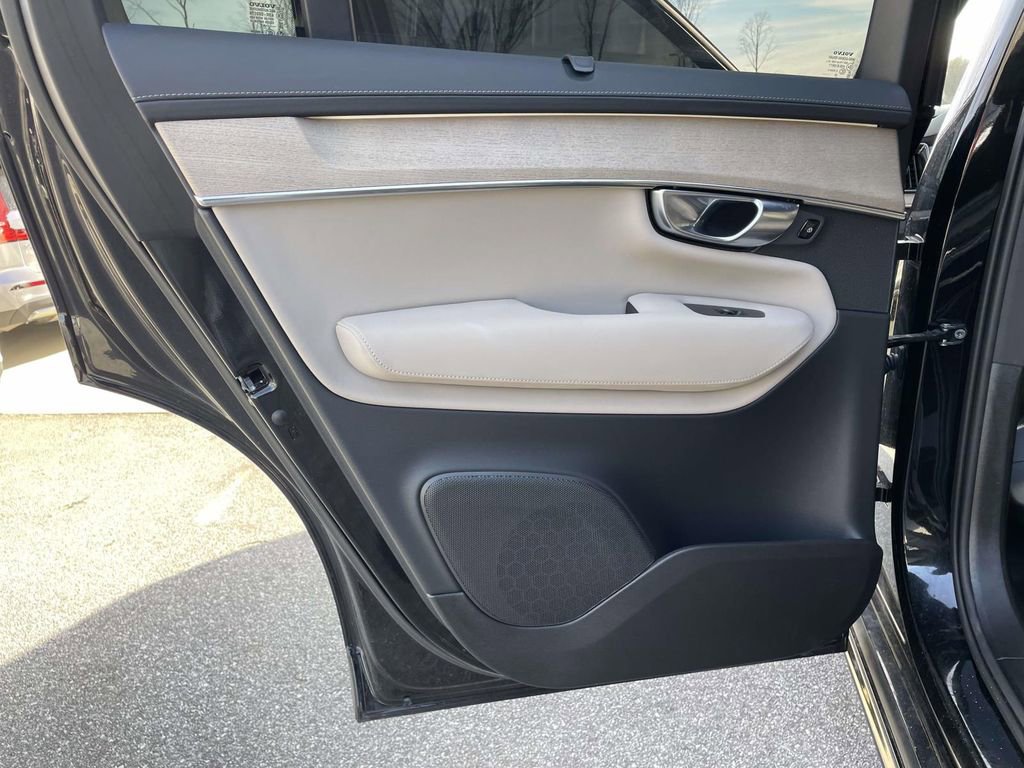 Used 2025 Volvo XC90 T8 Ultra image 2
