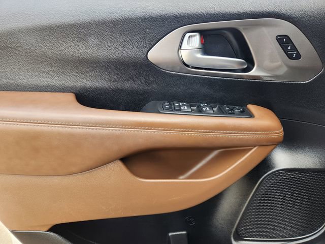 Used 2019 Chrysler Pacifica Limited w/ Advanced Safetytec Group image 22