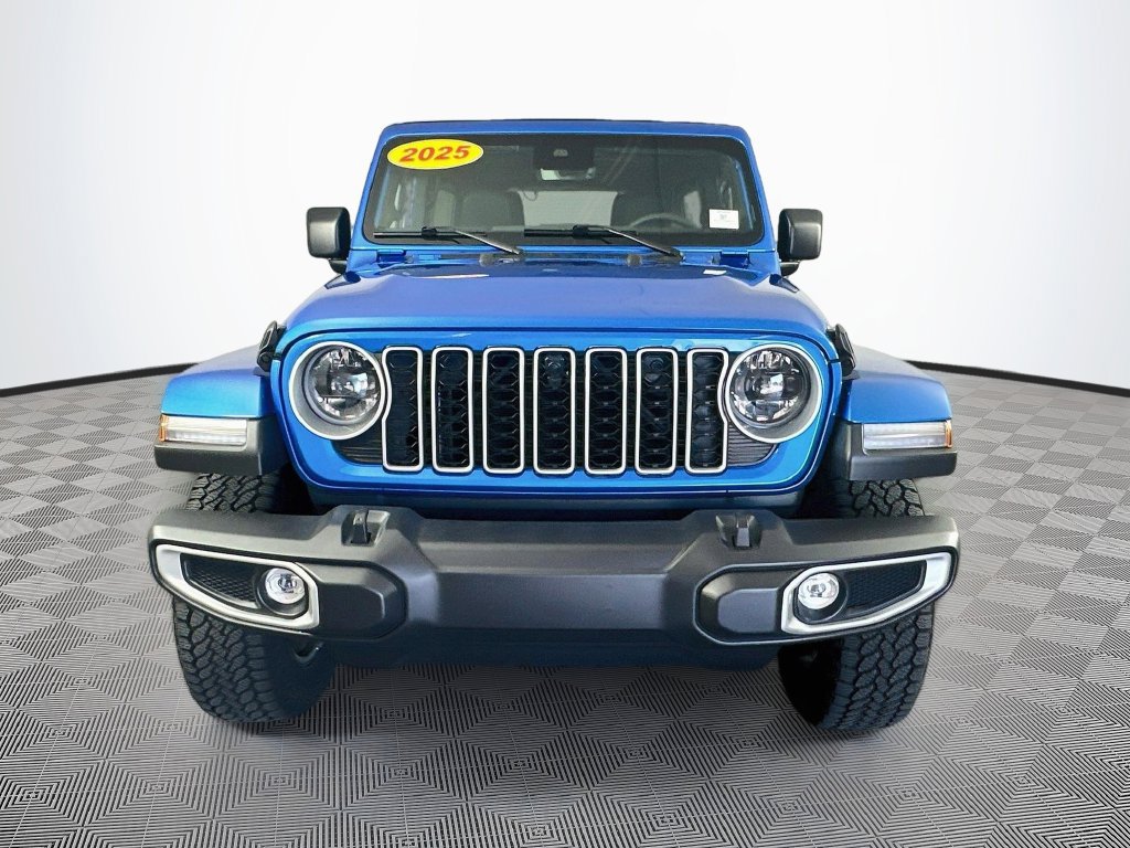 Used 2025 Jeep Wrangler Unlimited Sahara AWD/4WD image 4