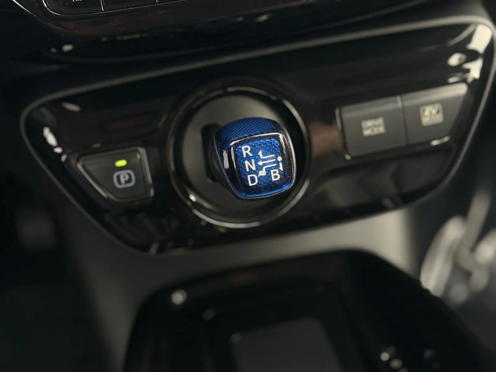 Used 2020 Toyota Prius XLE w/ Preferred Accessory Package image 32