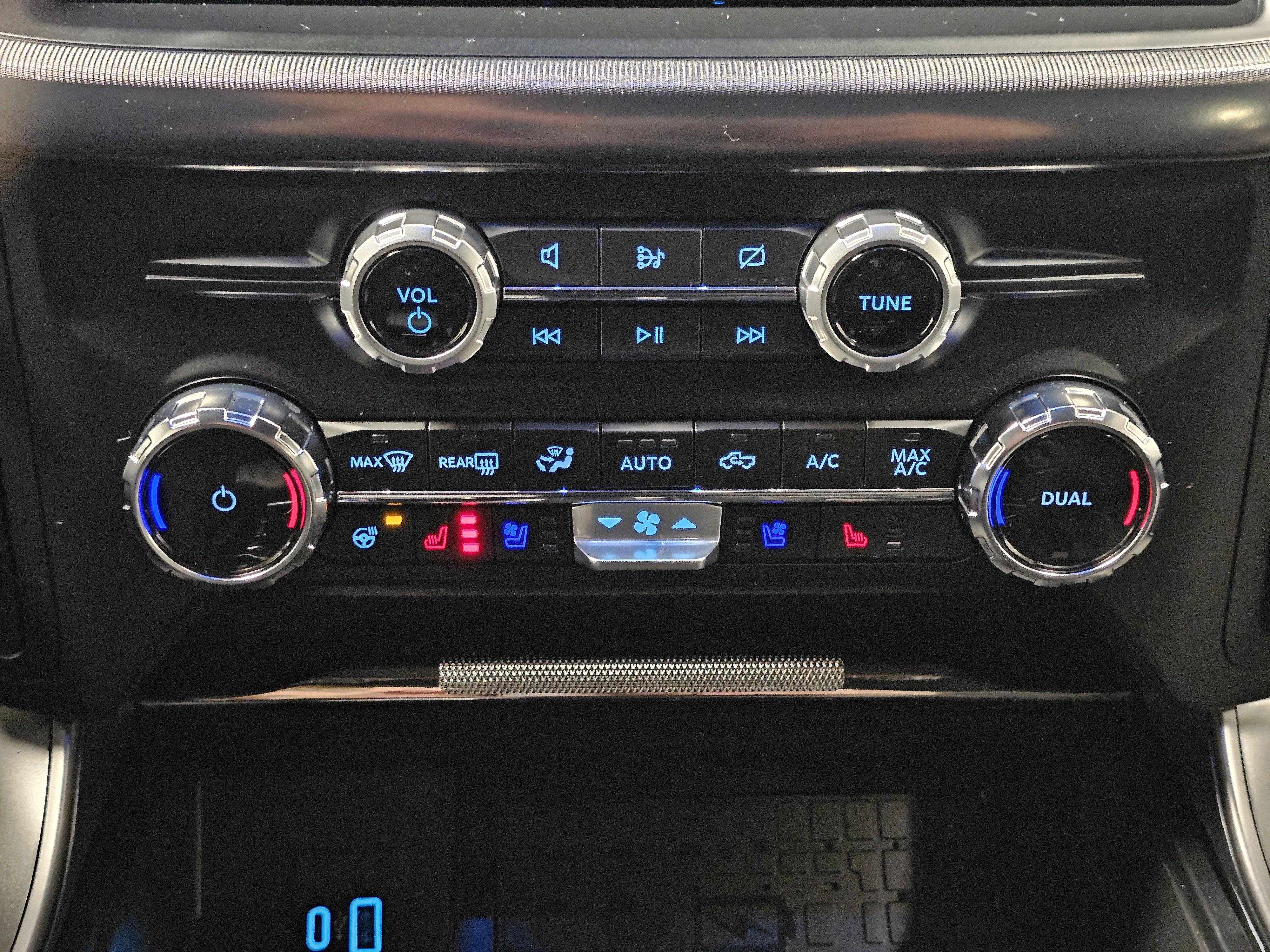 Used 2024 Ford F150 Lariat w/ FX4 Off-Road Package image 26