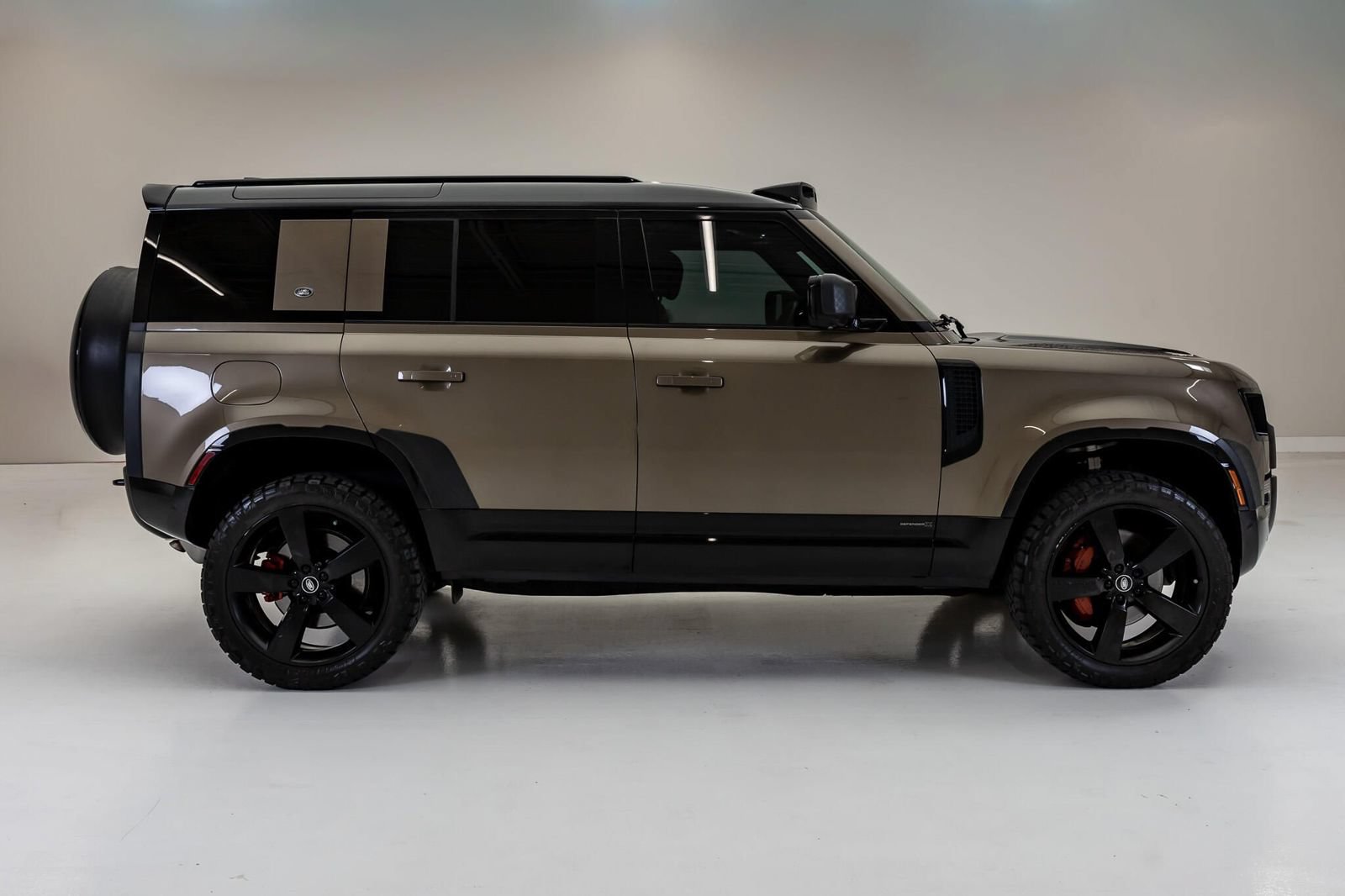 Used 2024 Land Rover Defender 110 X AWD/4WD image 10