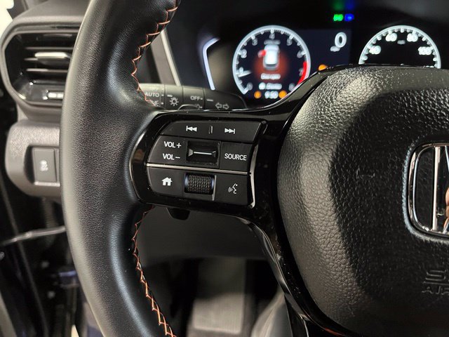 Used 2025 Honda Pilot Sport image 26
