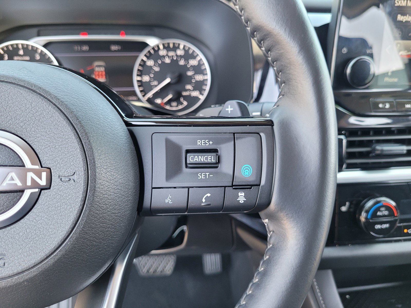 Used 2025 Nissan Pathfinder SL AWD/4WD image 24