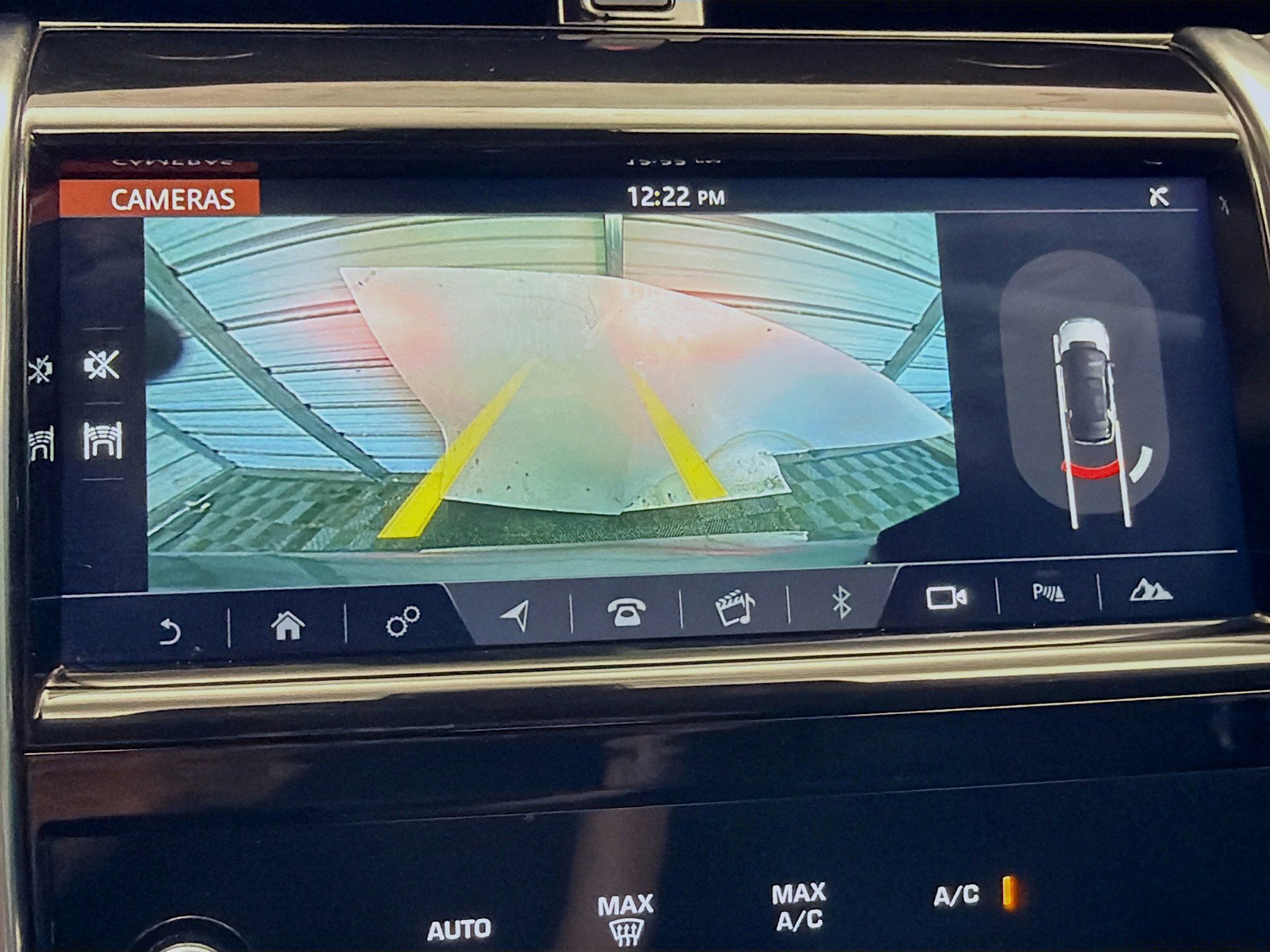 Used 2020 Land Rover Discovery Sport SE image 16