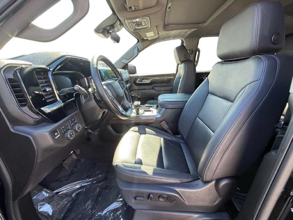 Used 2025 Chevrolet Silverado 1500 RST w/ Convenience Package II AWD/4WD image 9