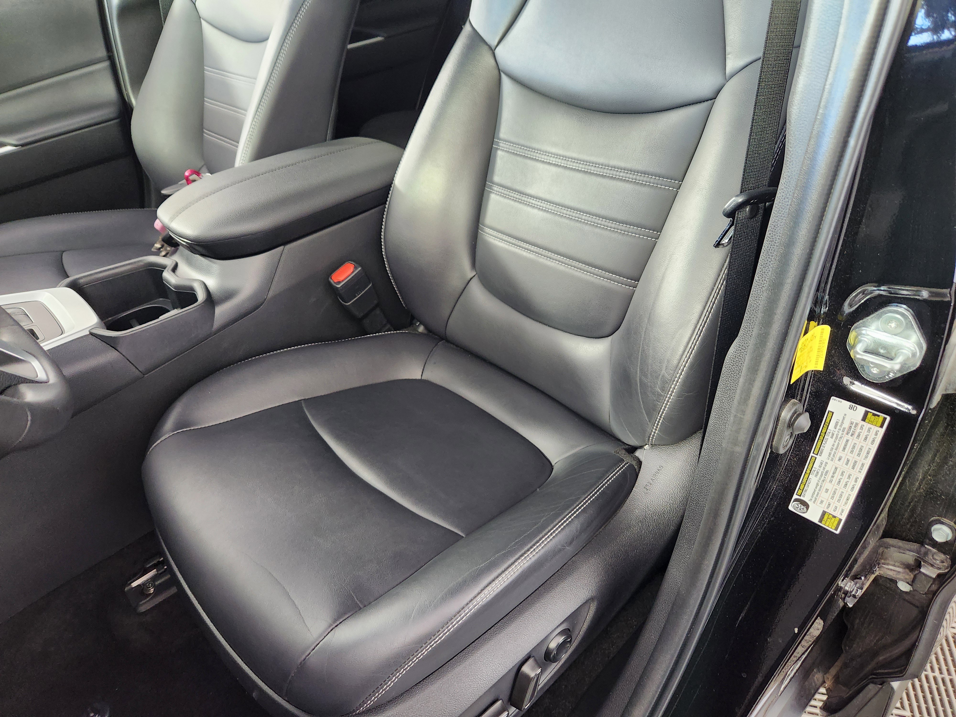 Used 2022 Toyota RAV4 XLE Premium FWD image 12