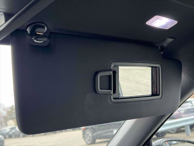 Used 2022 Volkswagen Tiguan SE R-Line image 30