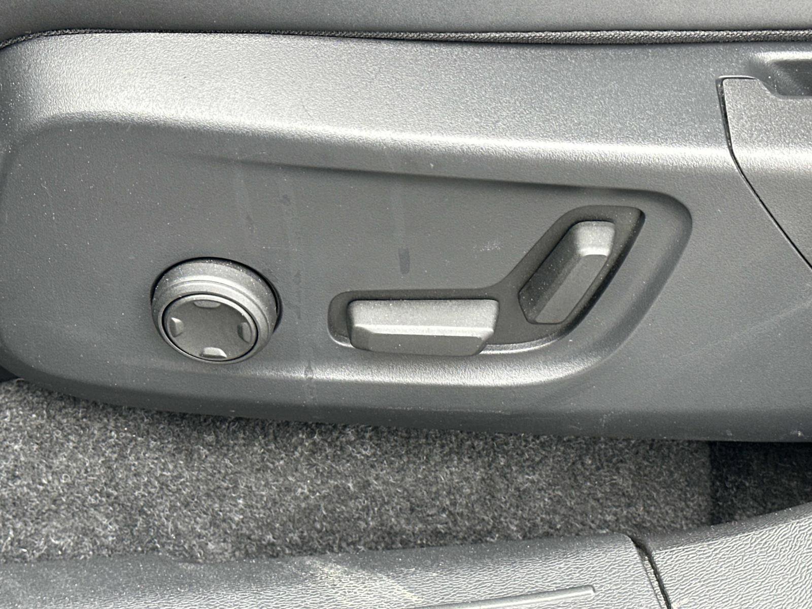 Certified 2023 Volvo C40 P8 Recharge Ultimate image 18