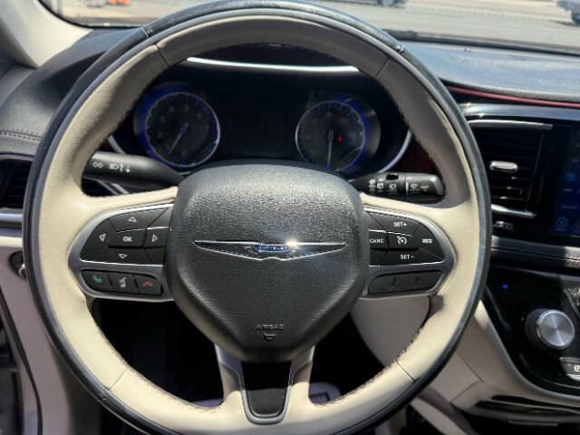 Used 2017 Chrysler Pacifica Limited w/ UConnect Theater Package FWD image 11