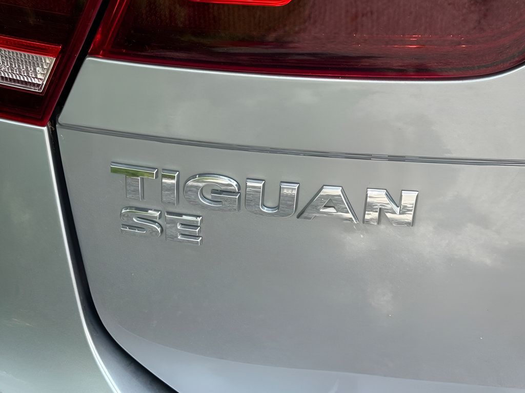Used 2021 Volkswagen Tiguan SE R-Line AWD/4WD image 10