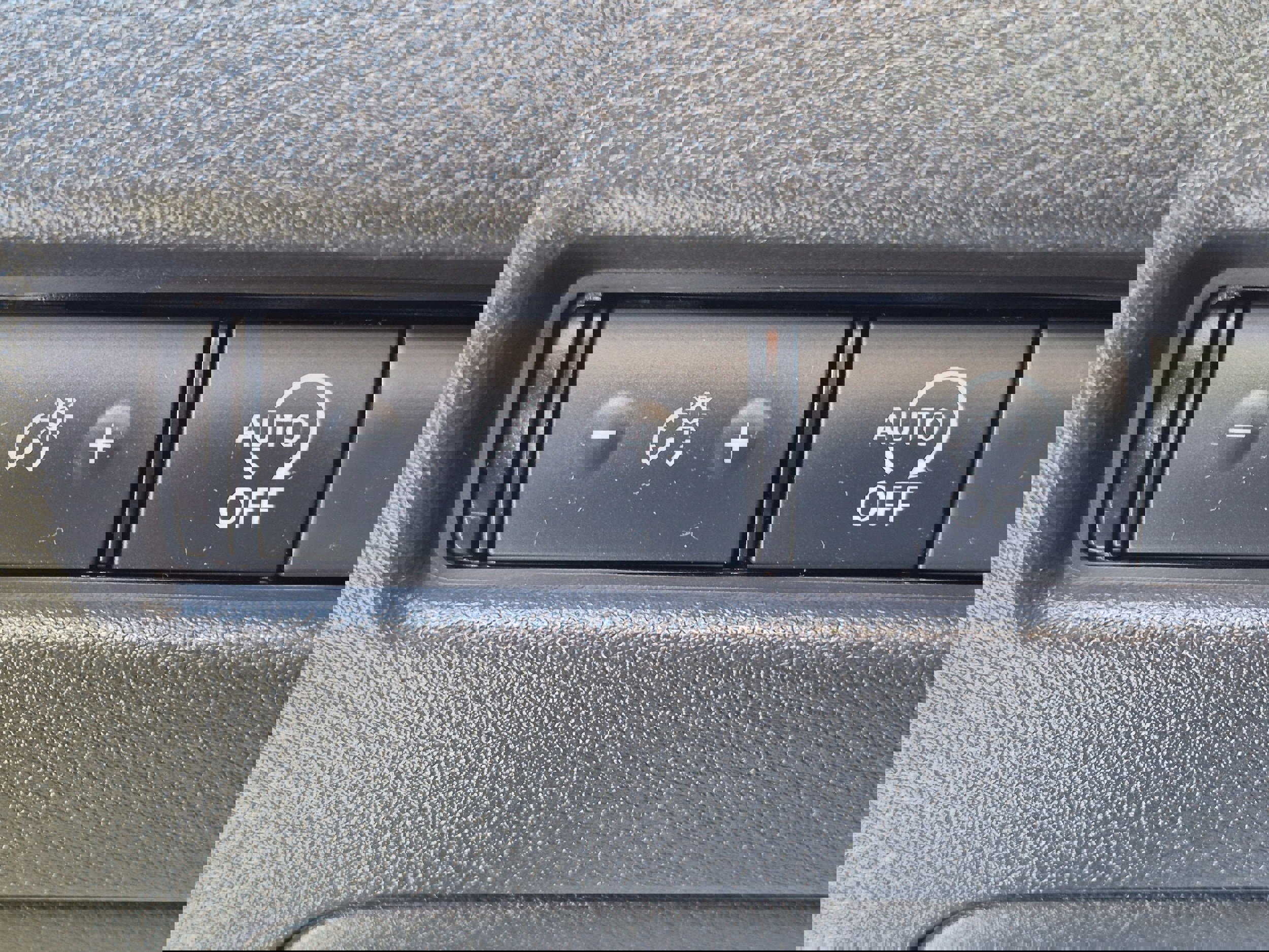 Used 2023 Nissan Rogue SV image 16