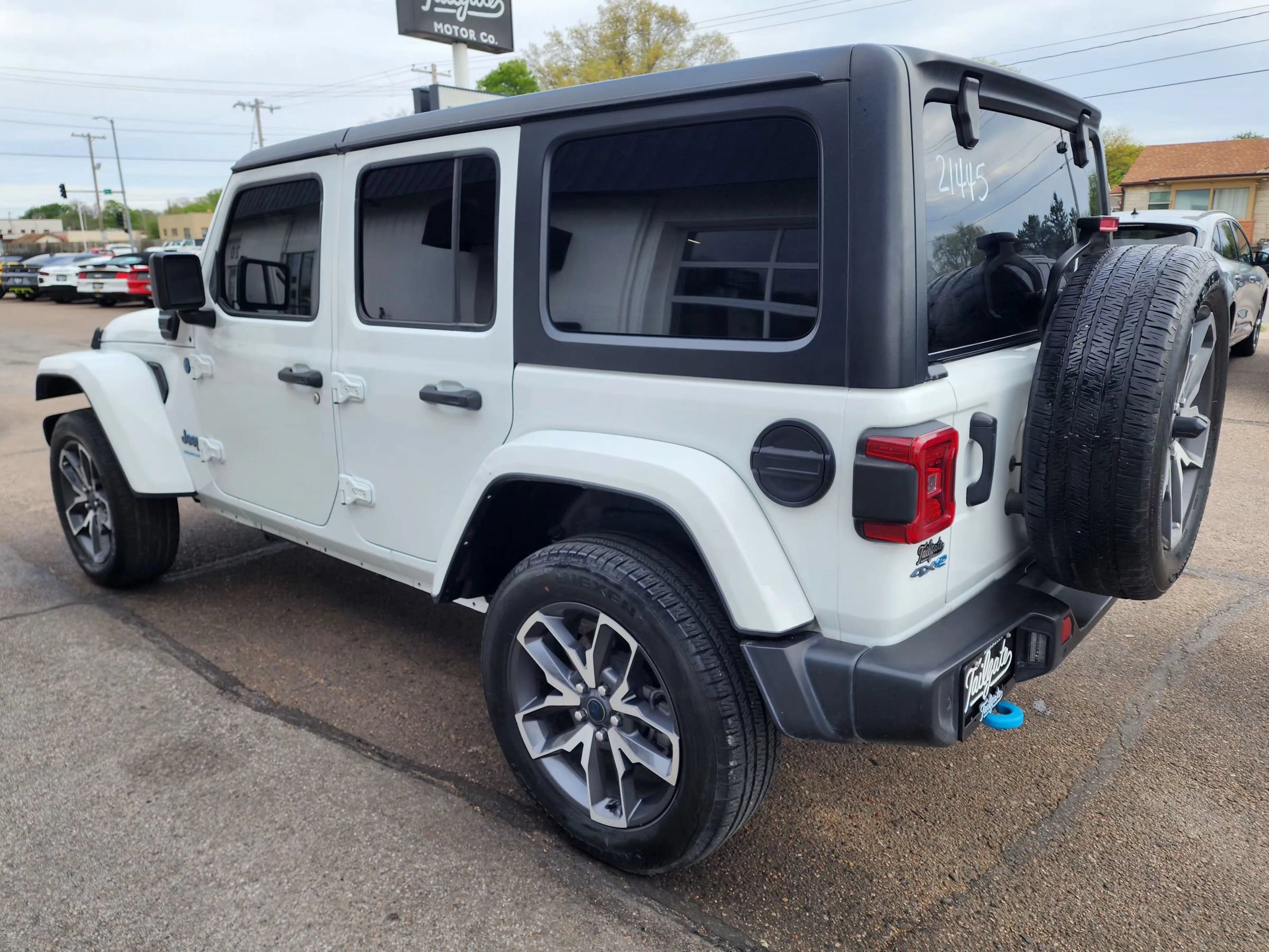 Used 2024 Jeep Wrangler Unlimited w/ Convenience Group AWD/4WD image 5