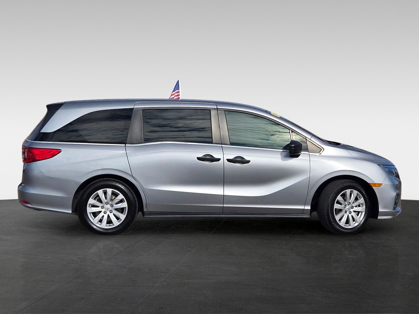 Used 2018 Honda Odyssey LX image 3