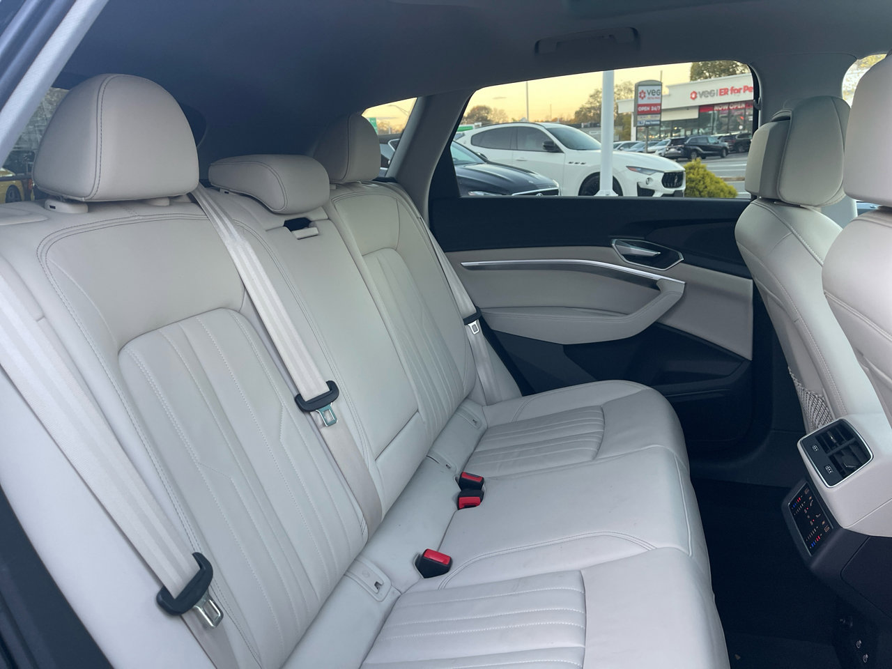 Used 2023 Audi e-tron Premium w/ Convenience Plus Package image 23