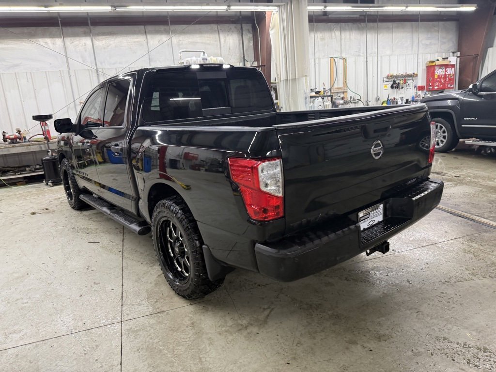 Used 2018 Nissan Titan SV w/ SV Convenience Package image 5