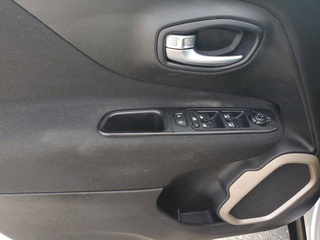 Used 2015 Jeep Renegade Latitude AWD/4WD image 20