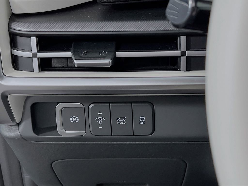 Certified 2025 Hyundai Santa Fe SE image 9