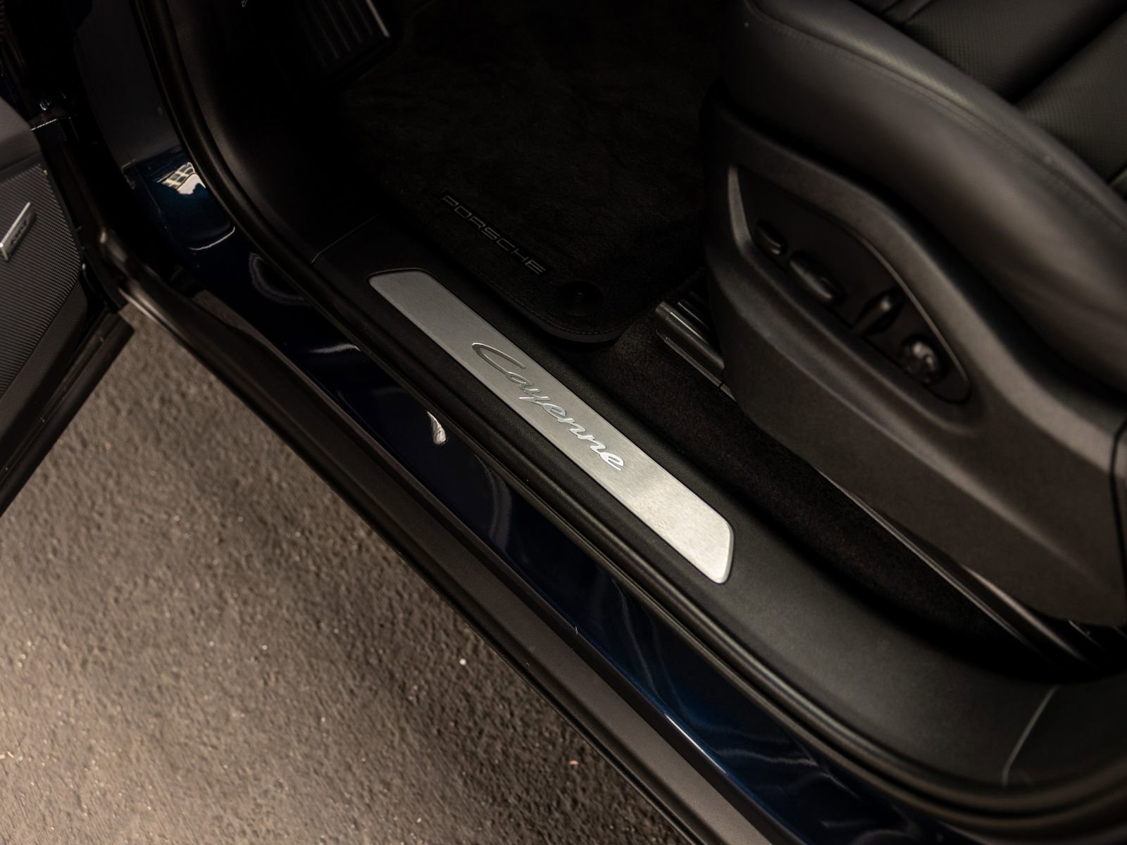 Certified 2025 Porsche Cayenne Coupe image 40