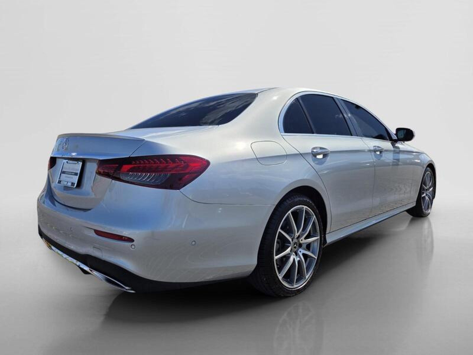 Used 2023 Mercedes-Benz E 350 Sedan image 5