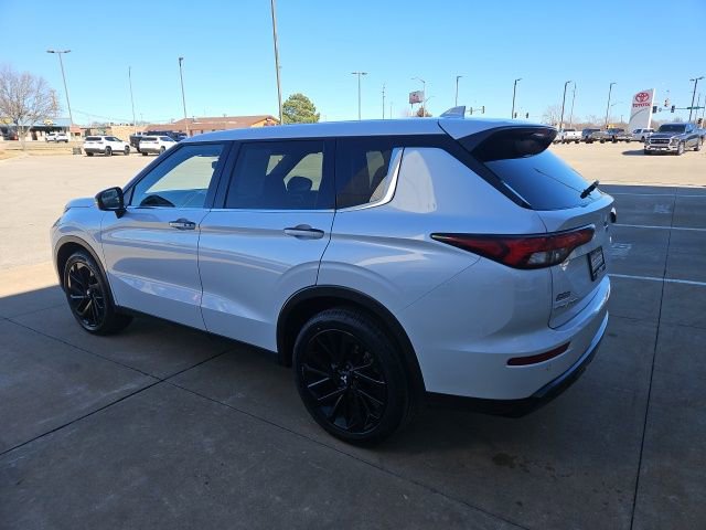 Used 2024 Mitsubishi Outlander SE Black Edition image 5