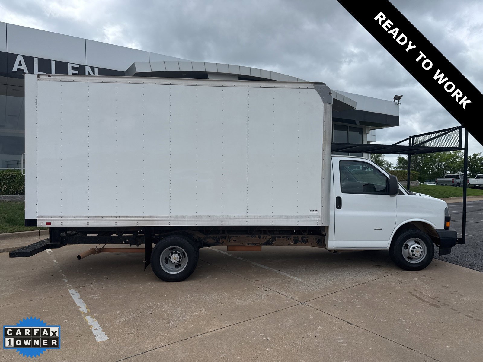 Used 2020 Chevrolet Express 3500 RWD image 2