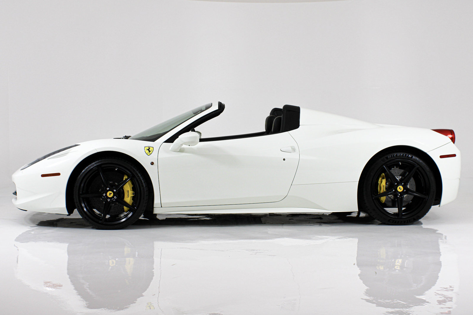 Used 2015 Ferrari 458 Spider RWD image 4