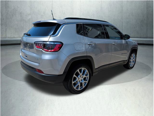 Used 2022 Jeep Compass Latitude AWD/4WD image 6