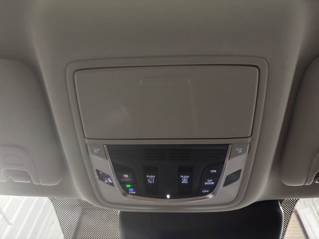 Used 2025 Acura RDX w/ Technology Package image 25