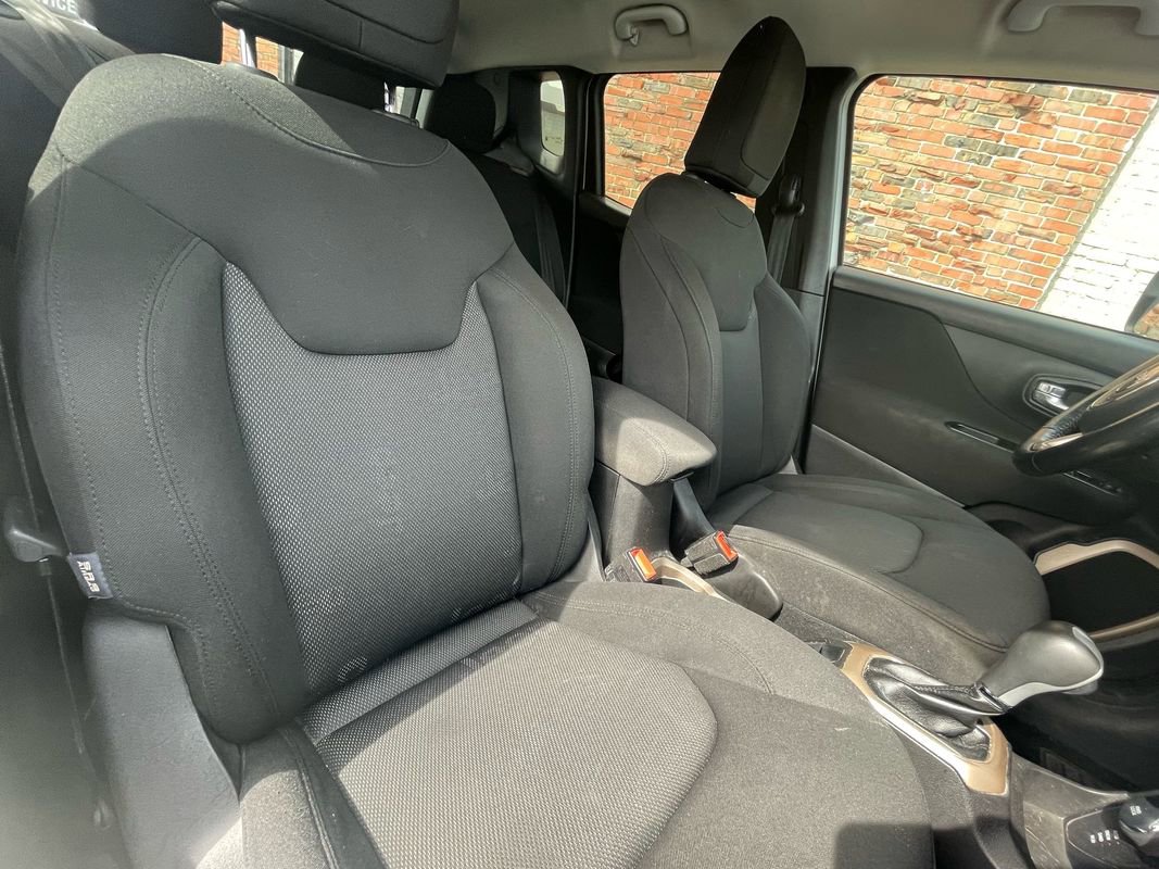 Used 2016 Jeep Renegade Latitude image 18