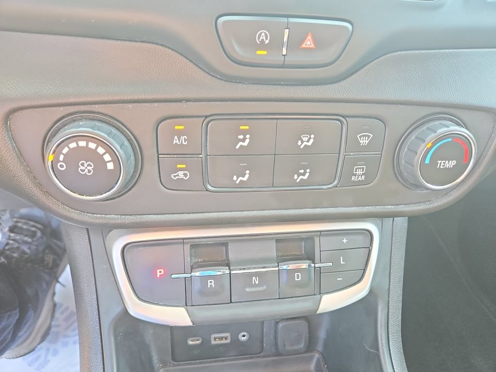 Used 2024 GMC Terrain SLE AWD/4WD image 27