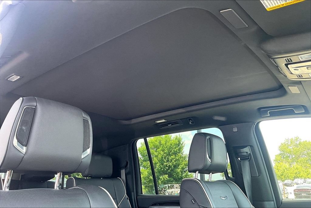 Used 2025 Cadillac Escalade ESV Premium Luxury AWD/4WD image 21
