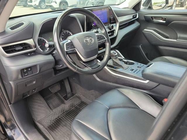 Used 2023 Toyota Highlander XLE AWD/4WD image 20