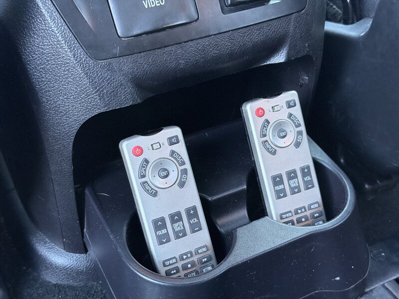 Used 2016 Toyota Sienna SE Premium FWD image 26