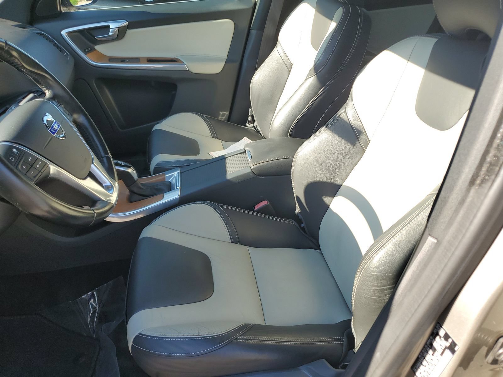 Used 2016 Volvo XC60 T5 Platinum FWD image 17