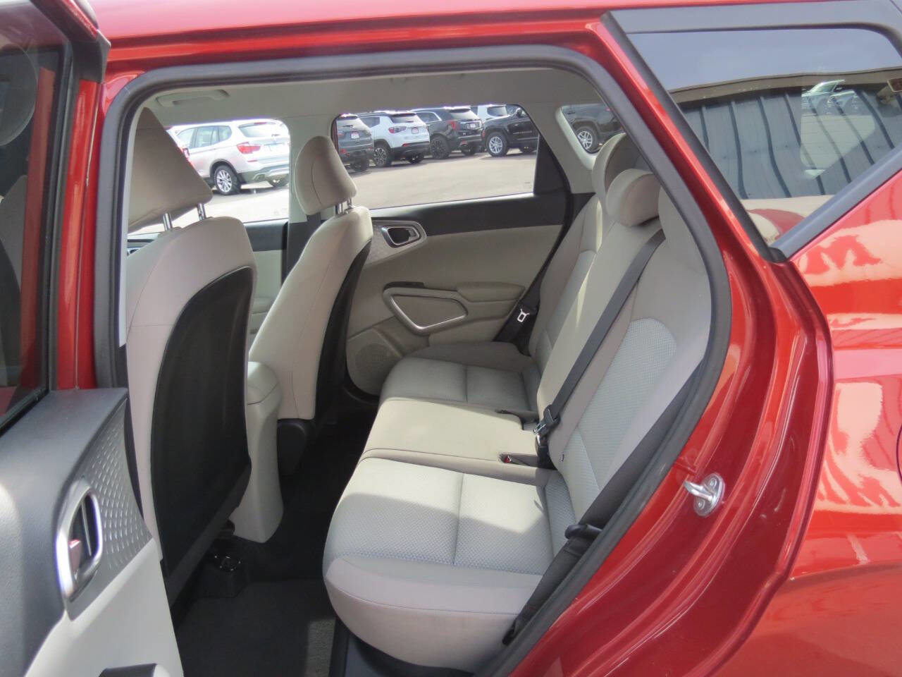 Used 2023 Kia Soul LX w/ LX Technology Package image 31