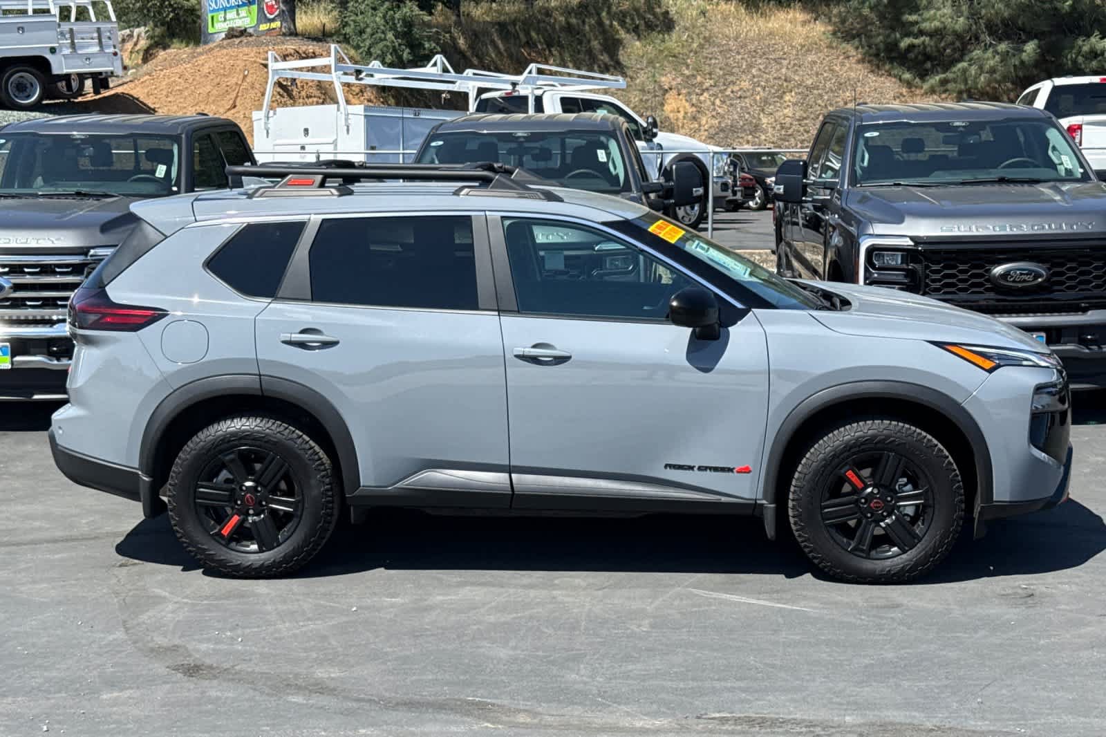 Used 2025 Nissan Rogue SV AWD/4WD image 3
