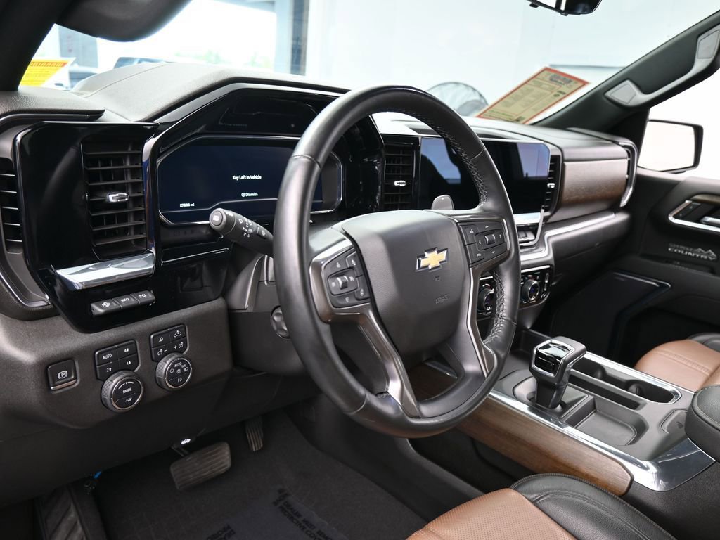 Used 2023 Chevrolet Silverado 1500 High Country w/ Technology Package image 10
