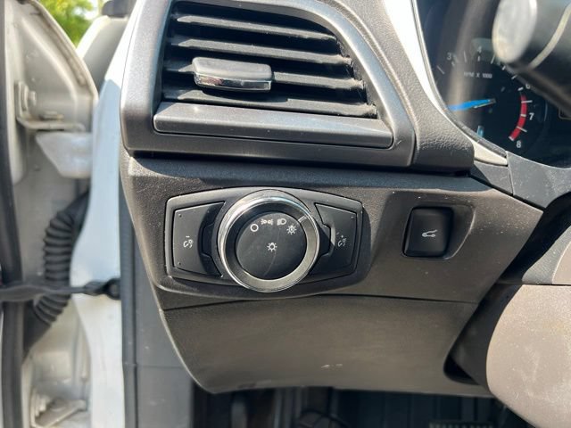 Used 2015 Ford Fusion SE FWD image 18
