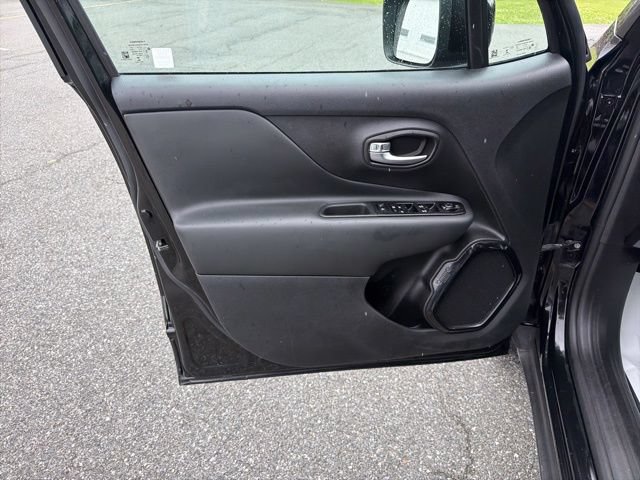 Used 2022 Jeep Renegade Altitude w/ Sun/Sound Group AWD/4WD image 11
