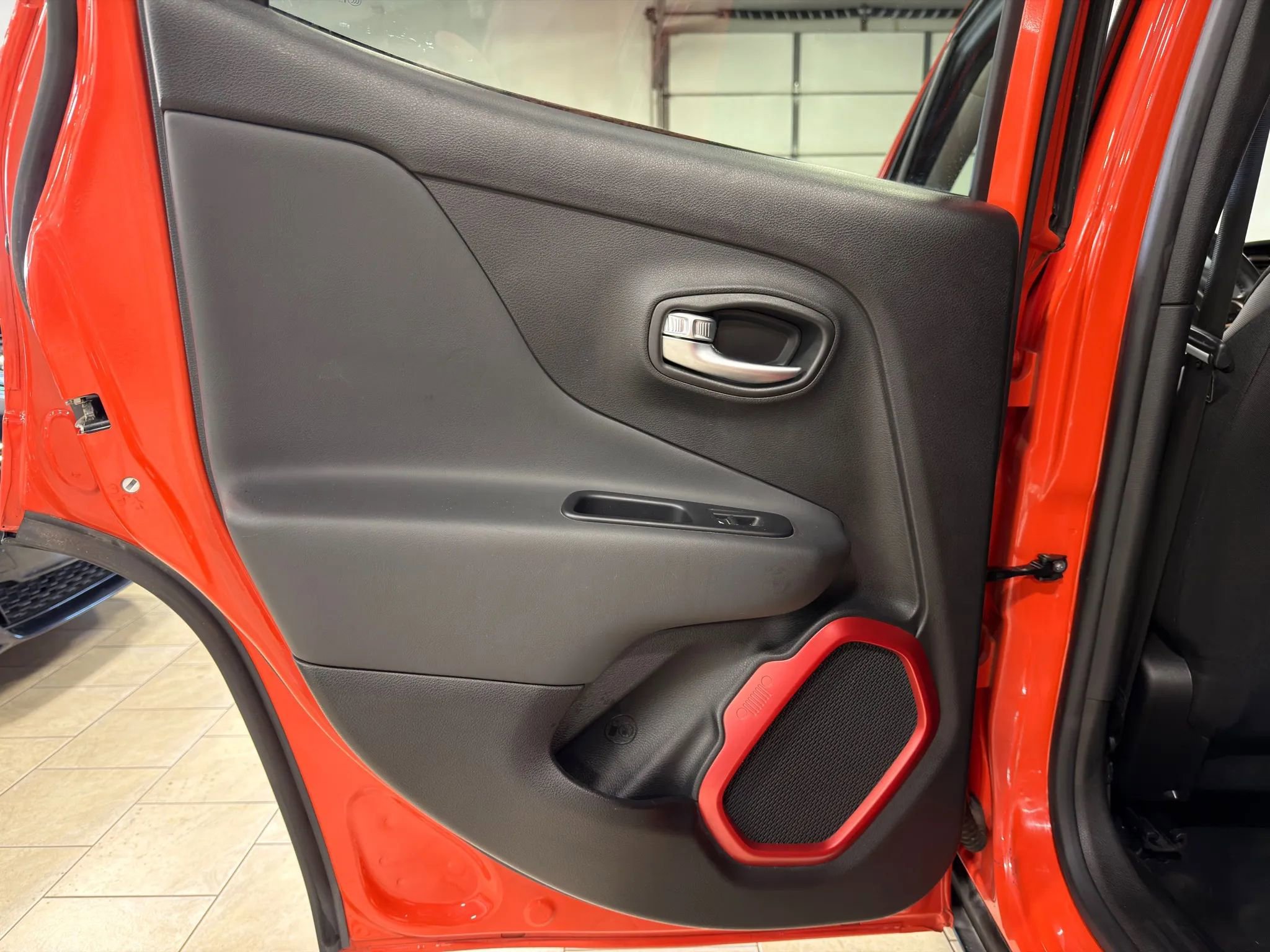 Used 2019 Jeep Renegade Trailhawk AWD/4WD image 34