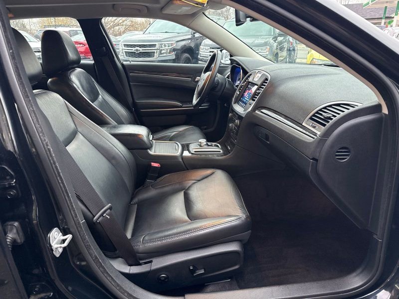 Used 2017 Chrysler 300 Limited image 18