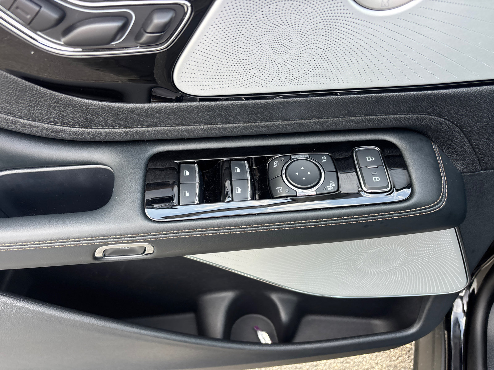 New 2026 Lincoln Aviator Reserve AWD/4WD image 13