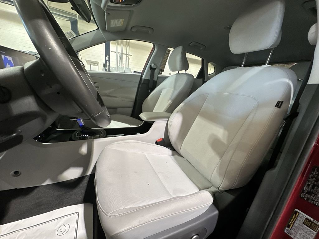 Used 2025 Hyundai Kona SEL image 13